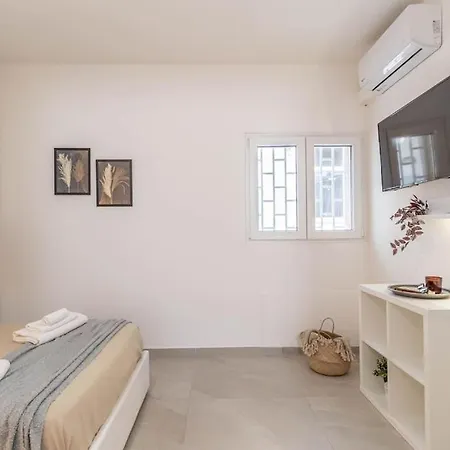 ¤charme Di Bari¤ Intero Con Design Moderno E Appartamento